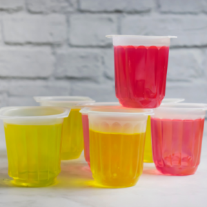Agar-agar di dalam wadah plastik