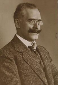 Knut Hamsun, sastrawan Norwegia.