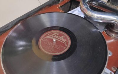 WAR-WIR  (Puisi bebas berdasarkan potongan lagu Miss Riboet, 1930-an)